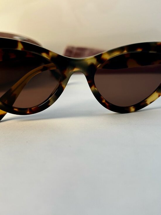MIU MIU Sunglasses MU01VS - Excellent Condition - Case + Cover Included